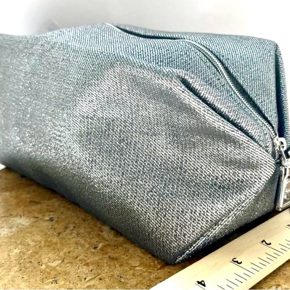 New NWOT Large Coach Fragrance Silver Makeup, Toiletry Pouch & Cosmetic Bag - Picture 4 of 13